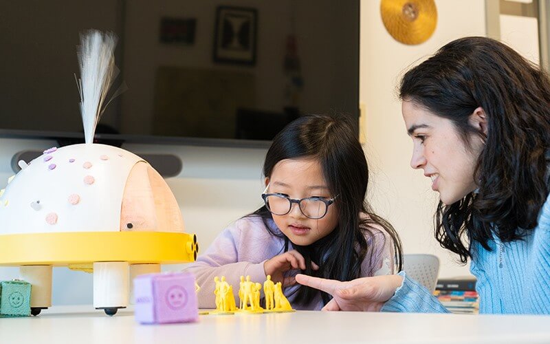 Meet e-MoBo: The playful robot that helps kids express emotions